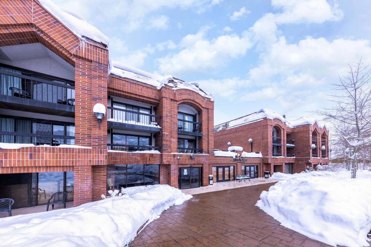 Raintree's Park Plaza Park Resort
