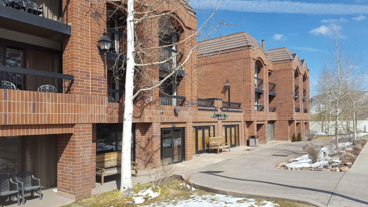 Raintree's Park Plaza Park