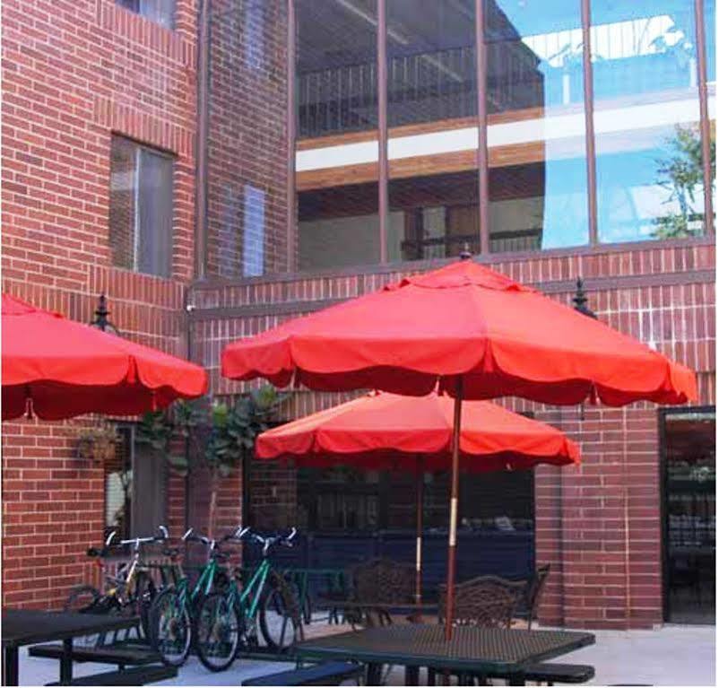 Raintree's Park Plaza Park Resort