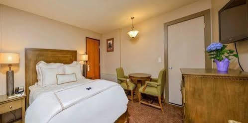 Raintree's Park Plaza Park Resort